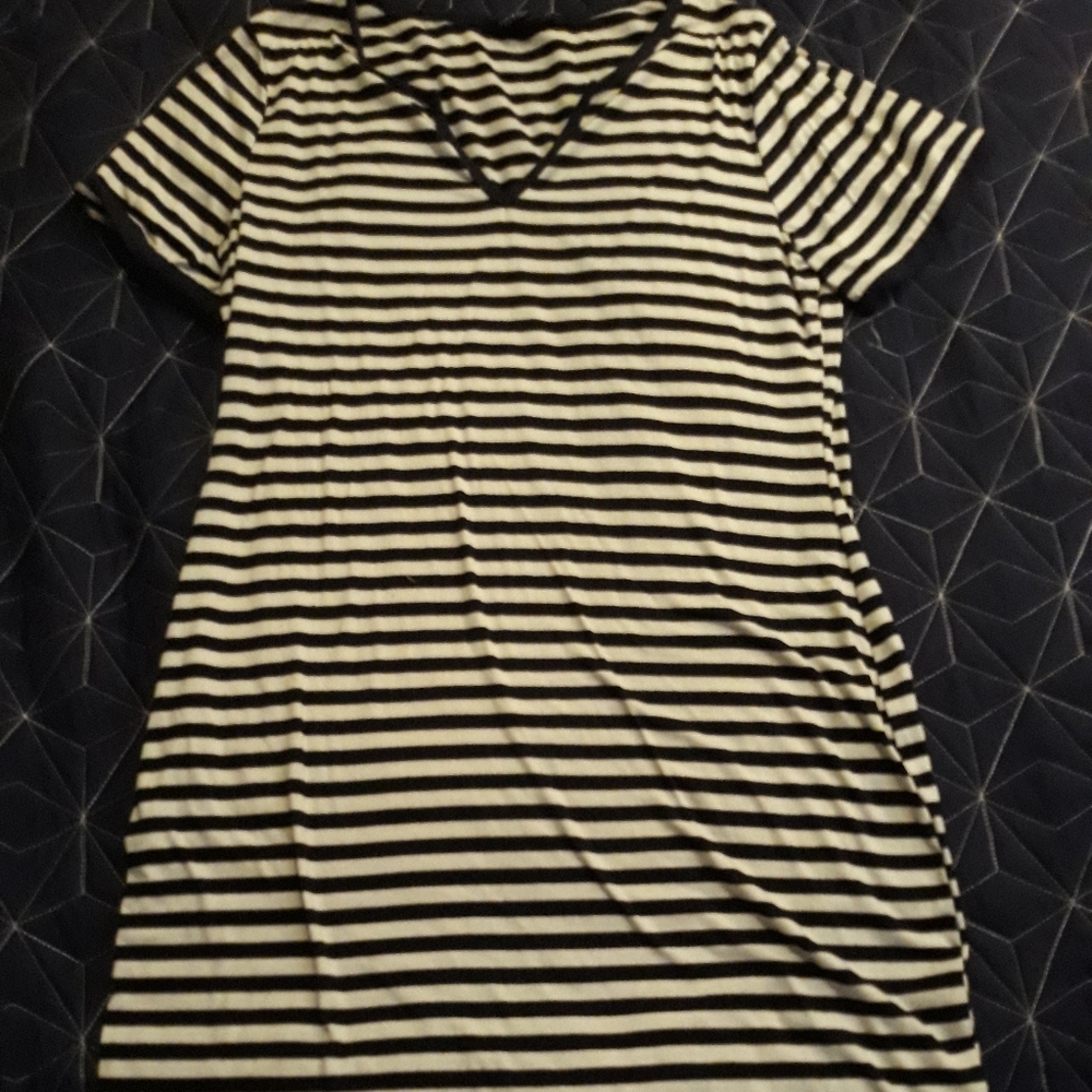 V-neck t-shirt dress
